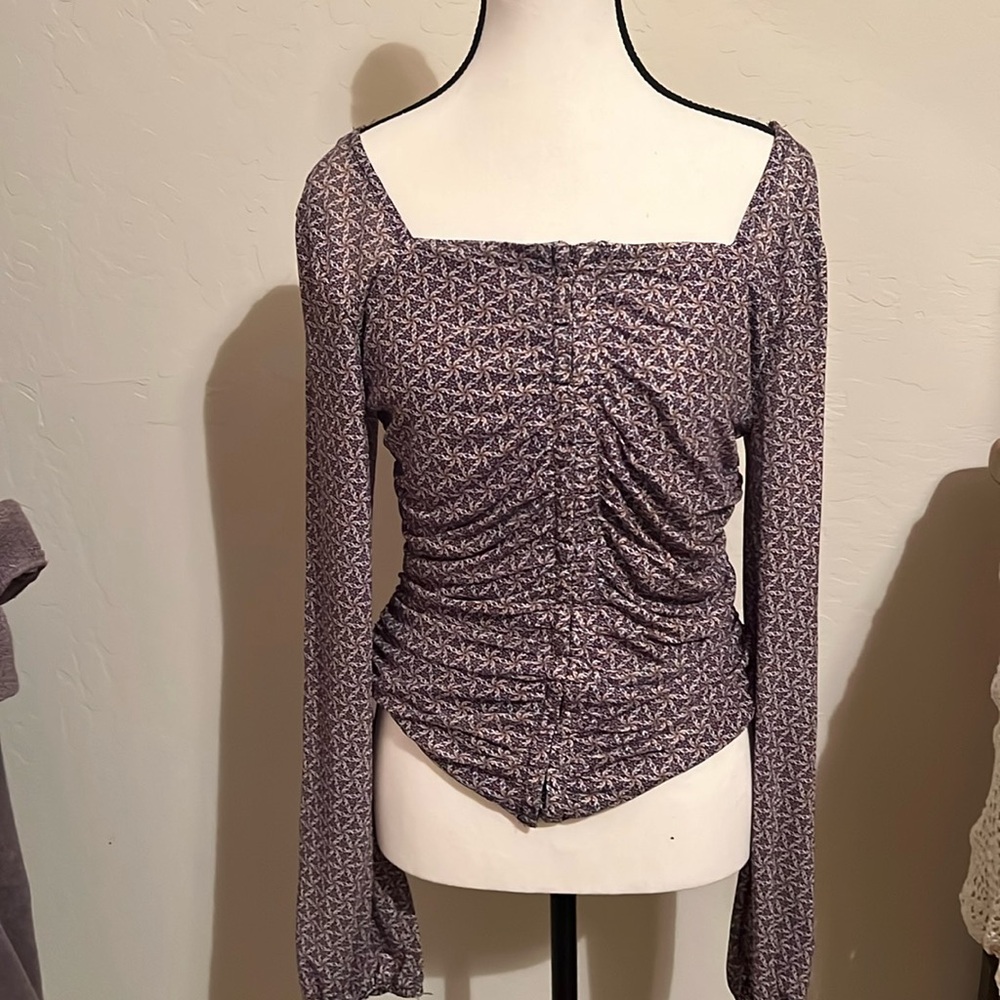 Brand new short blouse with eyelet looking closure